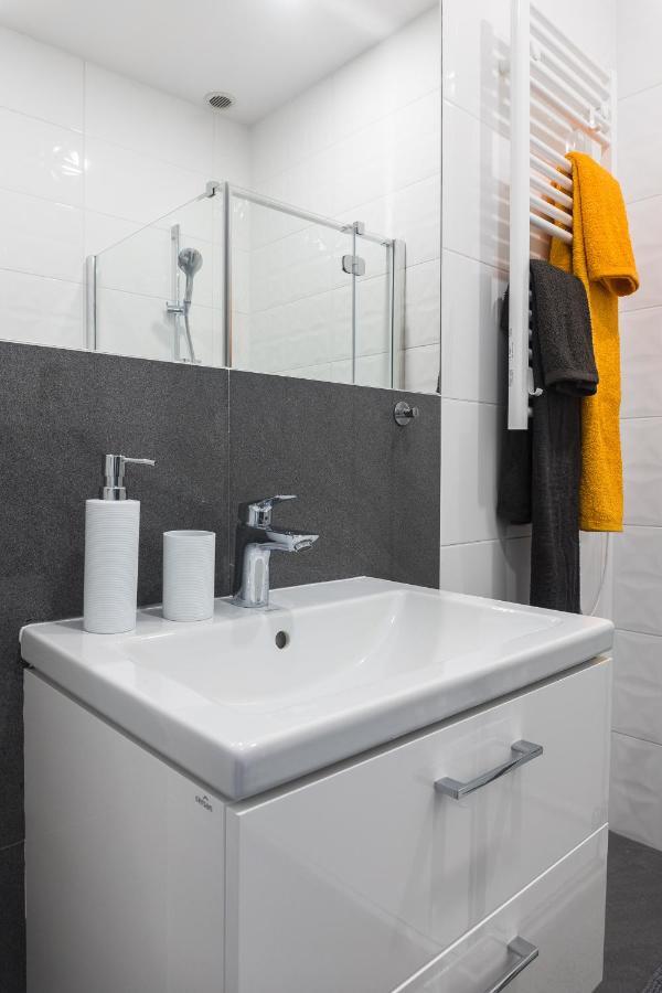3V Apartments Varşovia Exterior foto